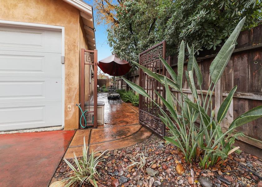 California Visalia Exterior Detail