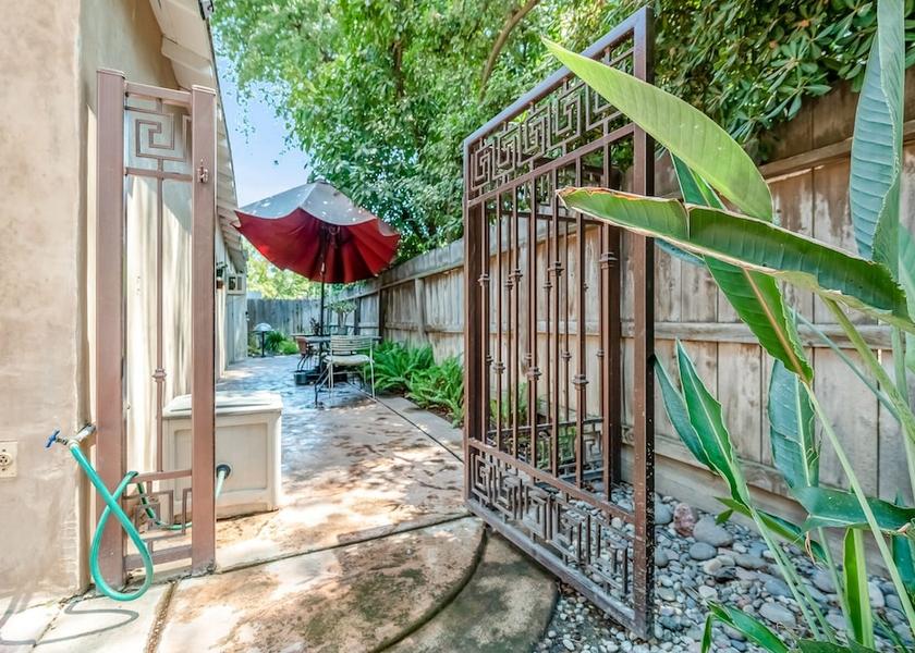 California Visalia Exterior Detail