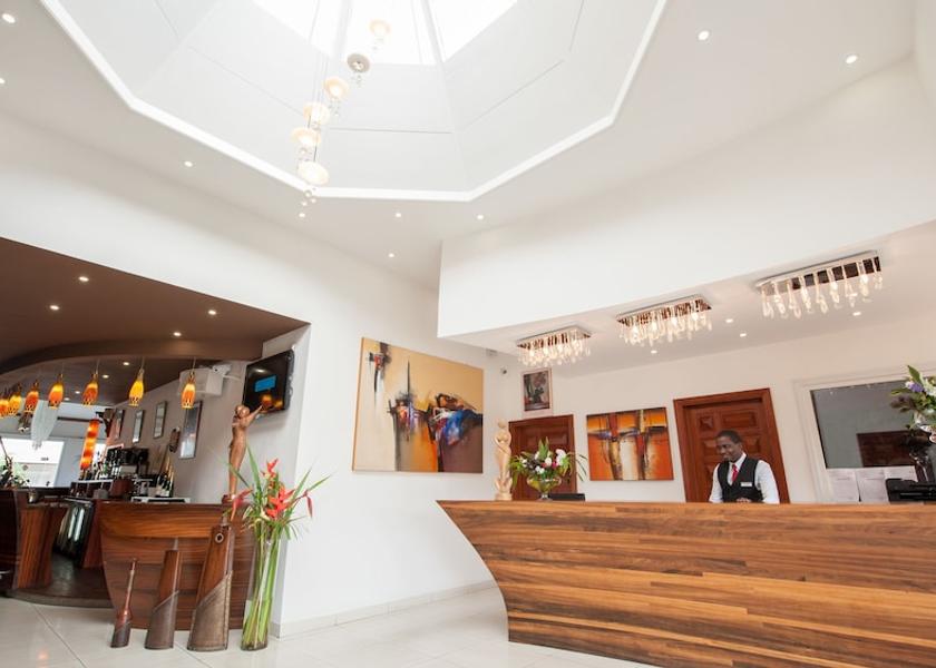 Estuaire Libreville Reception
