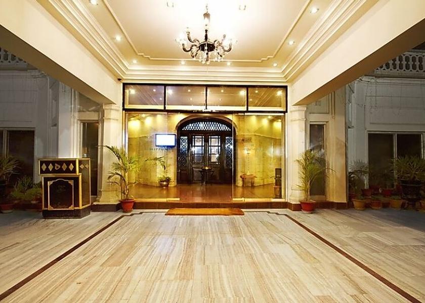 Uttar Pradesh Lucknow Public Areas