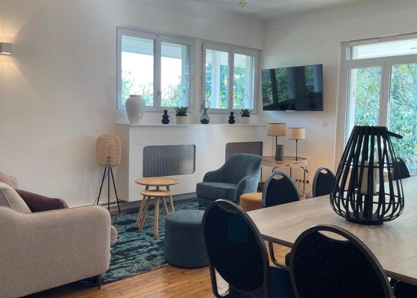 shared lounge/tv area