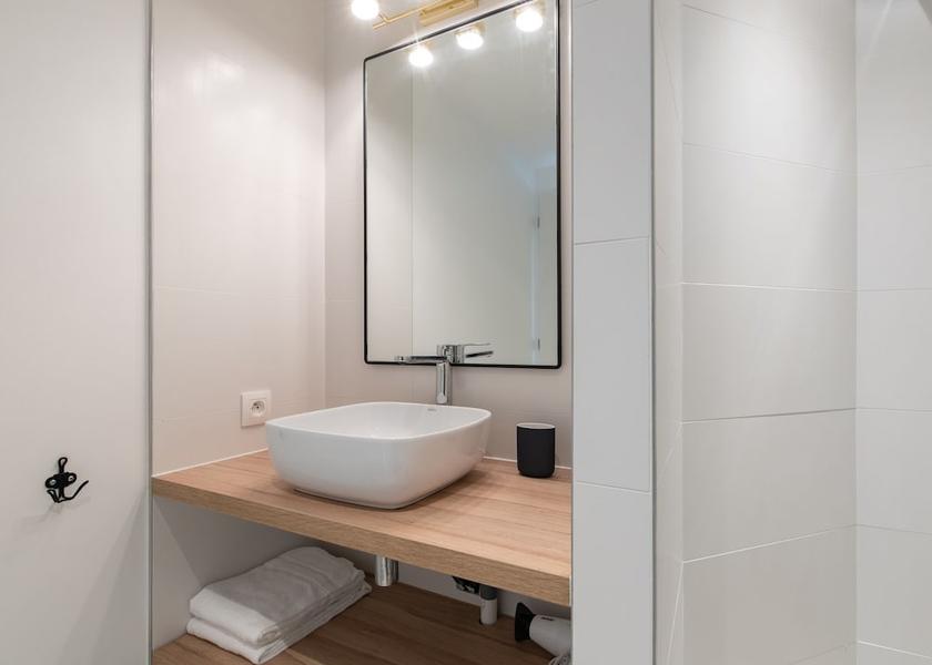 Auvergne-Rhone-Alpes Lyon Bathroom