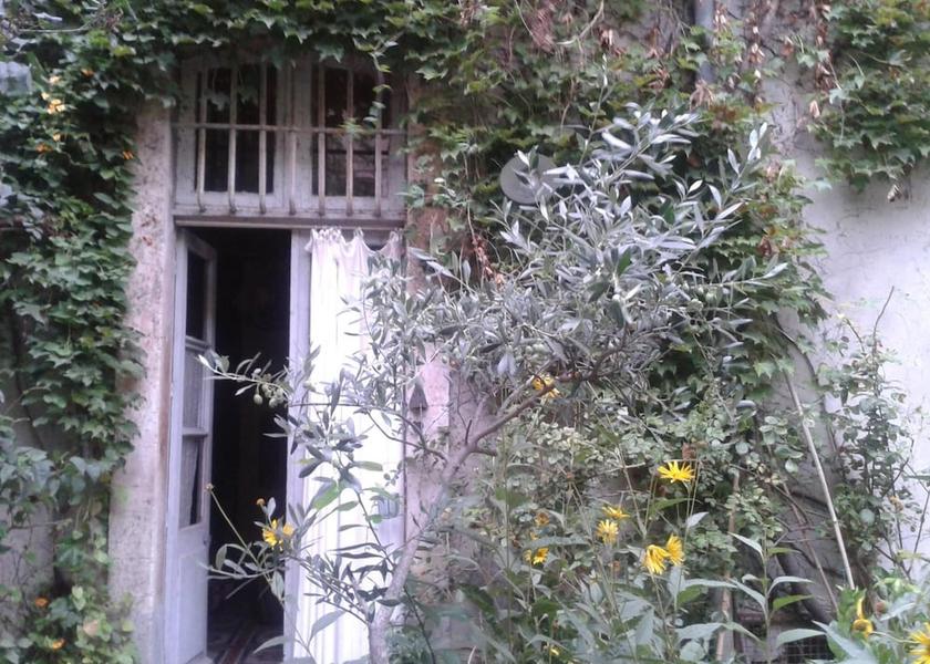 Provence - Alpes - Cote d'Azur Arles Exterior Detail