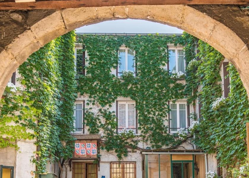 Bourgogne-Franche-Comte Beaune Courtyard