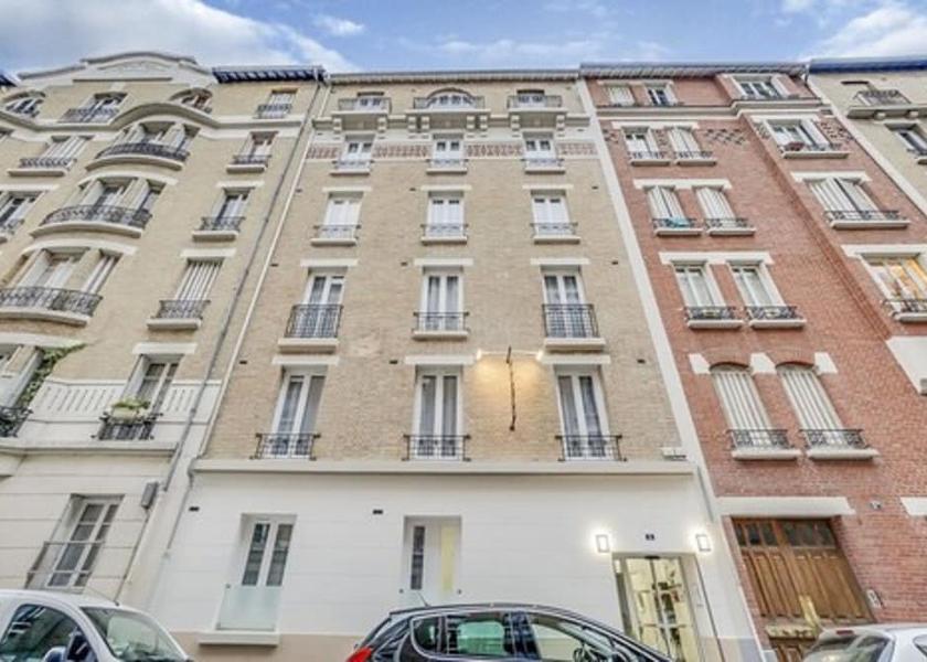 Île-de-France Clichy Front of property