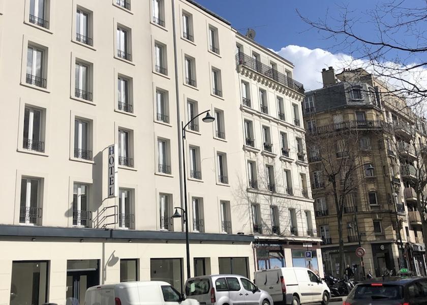 Île-de-France Clichy Front of property