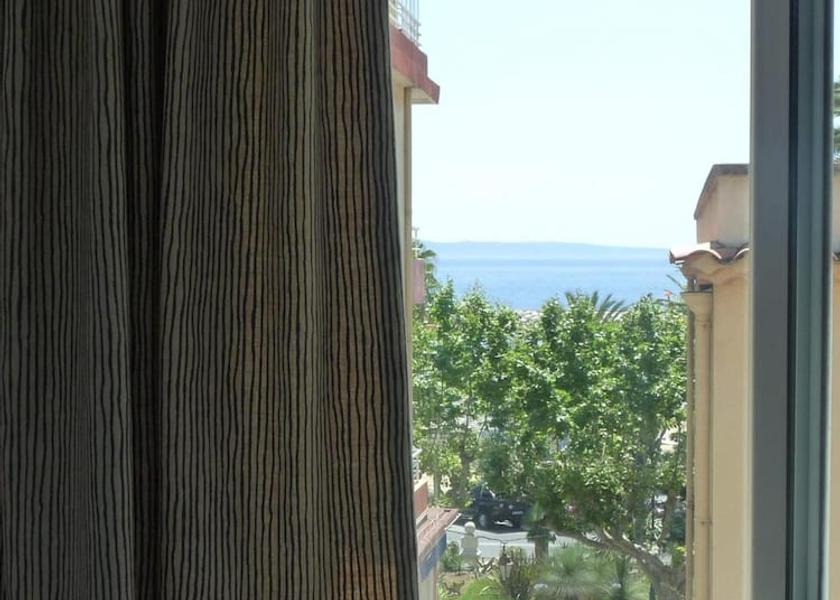 Var Le Lavandou Interior Entrance