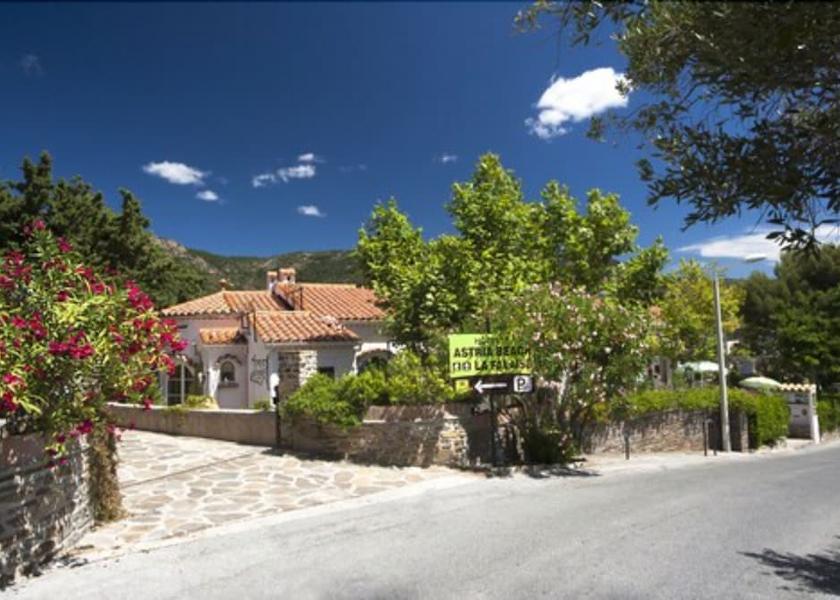 Var Le Lavandou Facade