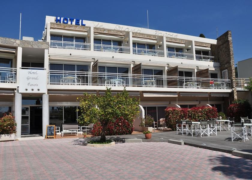 Var Le Lavandou Facade
