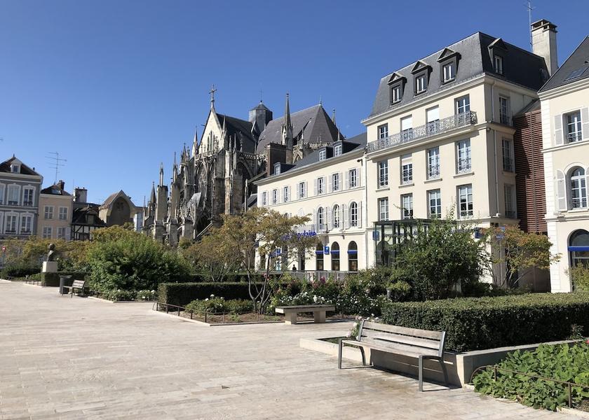 Grand Est Troyes Exterior Detail