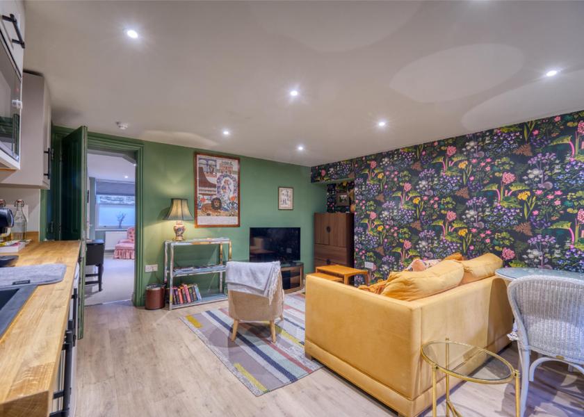 England Bath Suite-Family-Ensuite with Shower-Summertime Suite