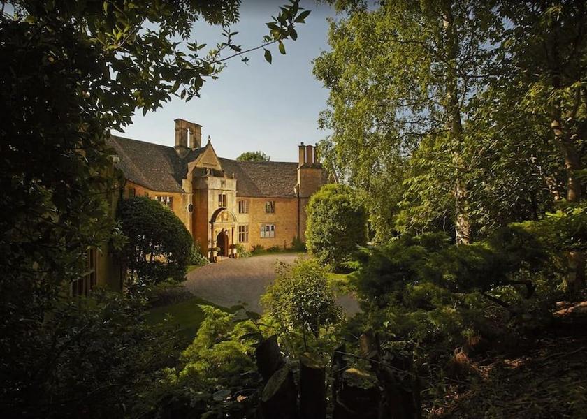 England Broadway Garden