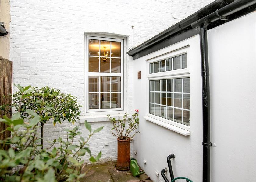 England Bromley Courtyard