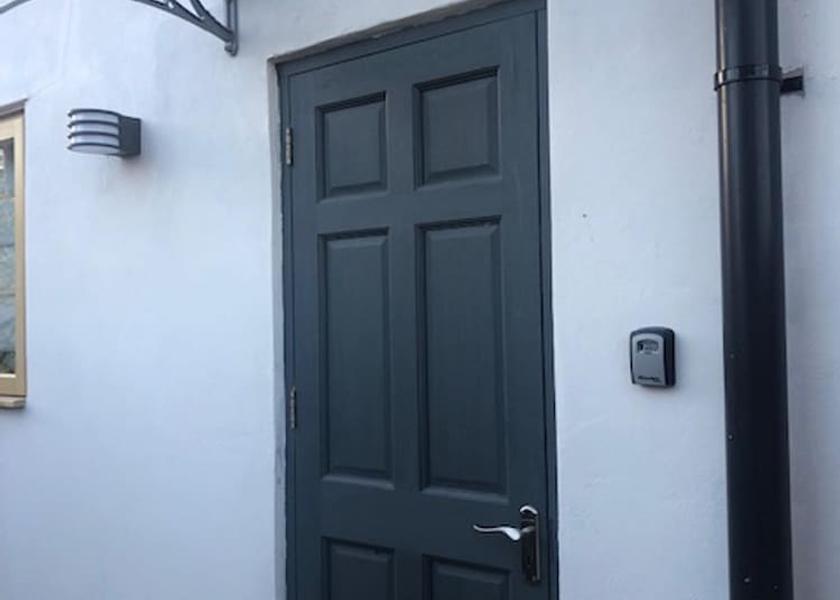 England Bromley Exterior Detail