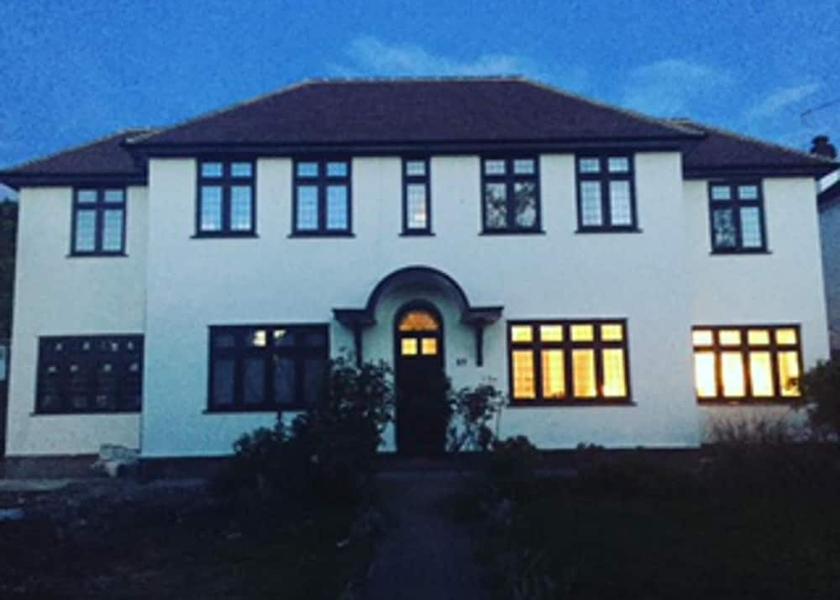 England Bromley Exterior Detail