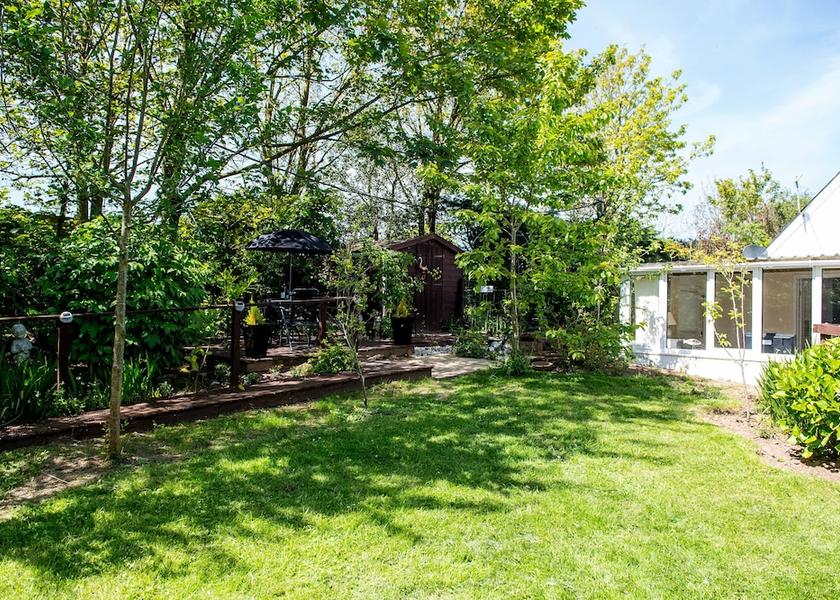 Wales Carmarthen Property Grounds