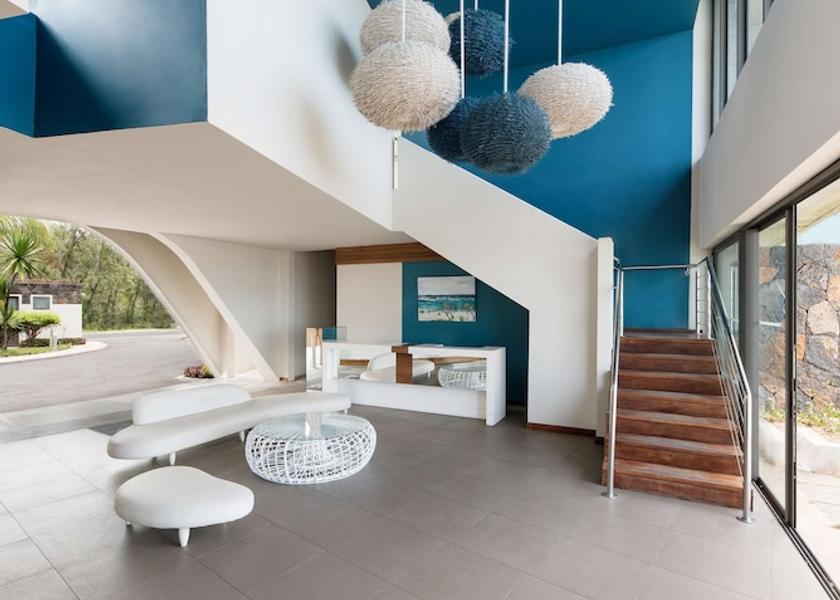 MU Poste Lafayette Lobby