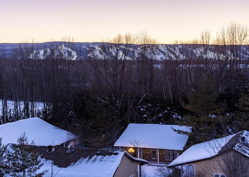 Ontario Collingwood Exterior Detail