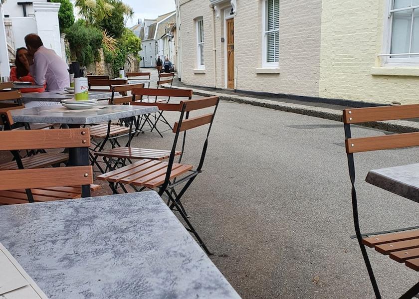 England Fowey Outdoor Dining