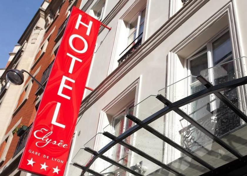 Île-de-France Paris Hotel Exterior