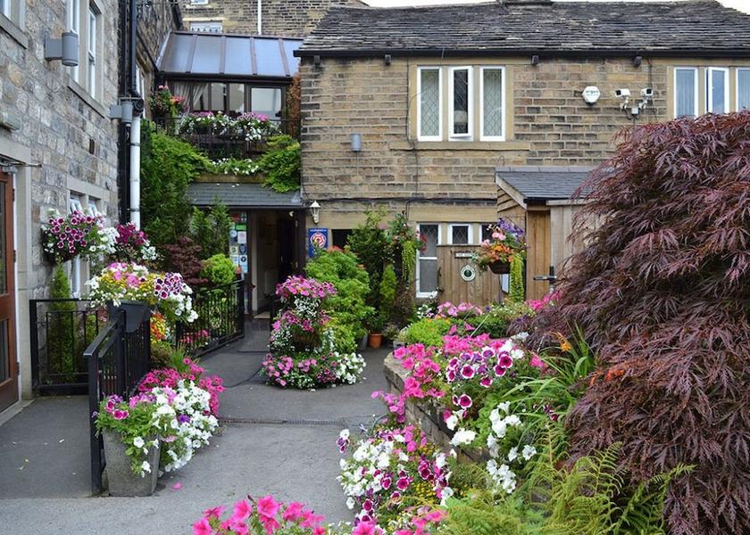 England Oldham Courtyard