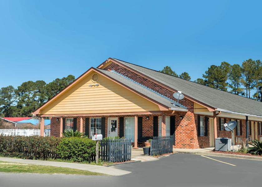 South Carolina Santee Exterior Detail