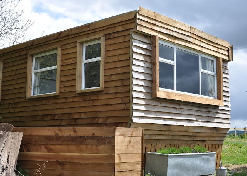 England Shaftesbury Exterior Detail