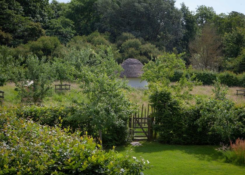 England Shaftesbury Exterior Detail