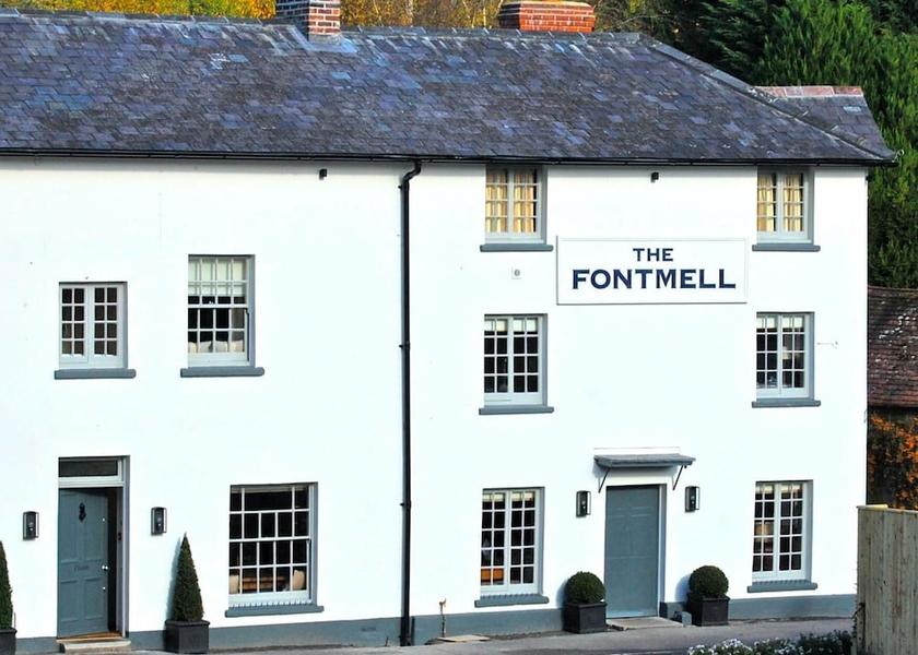 England Shaftesbury Exterior Detail