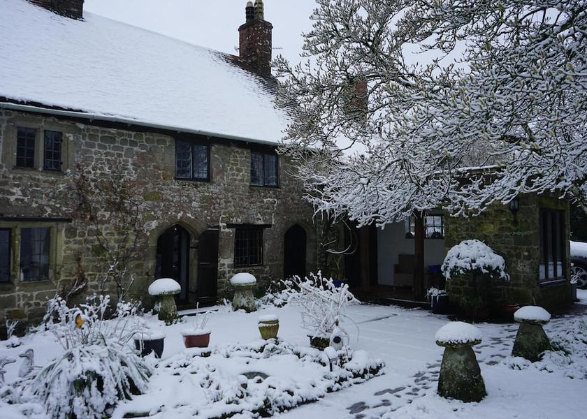 England Shaftesbury Exterior Detail