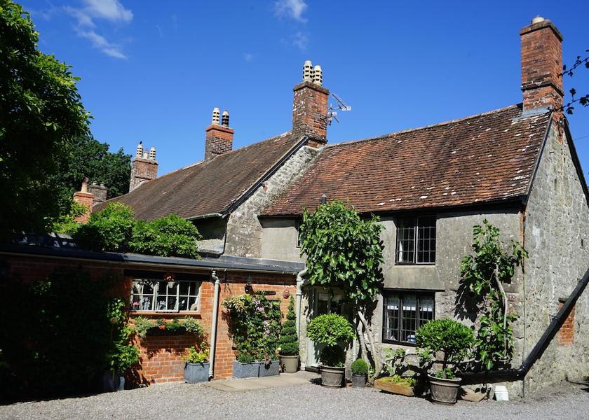 England Shaftesbury Exterior Detail