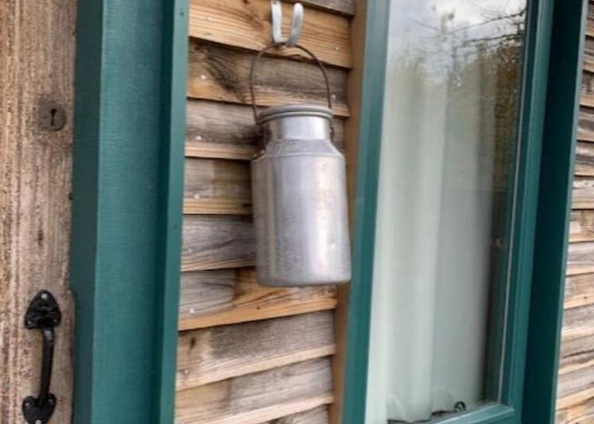 England Sittingbourne Exterior Detail