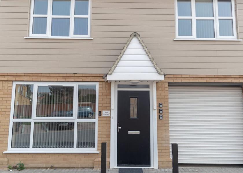 England Staines Entrance