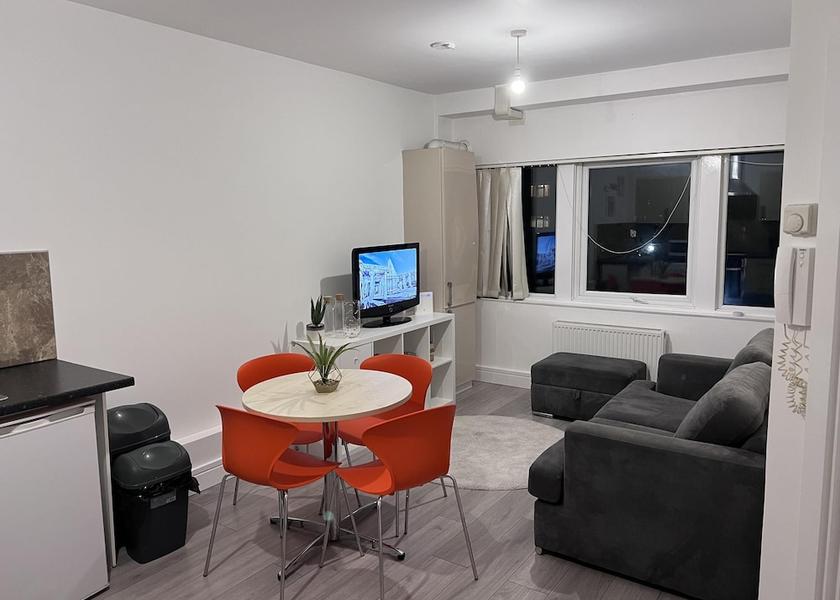 England Staines Dining Area