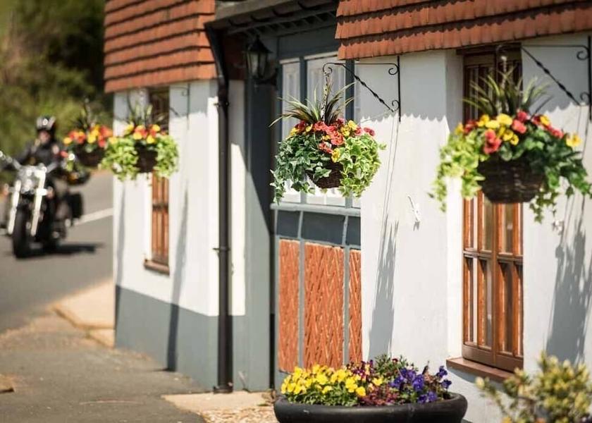 England Ventnor Exterior Detail