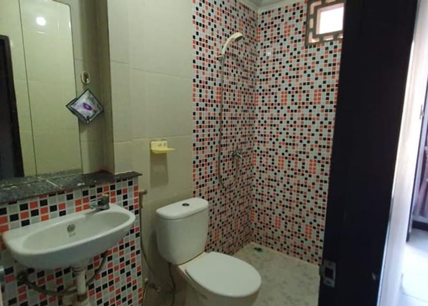  Balikpapan Bathroom