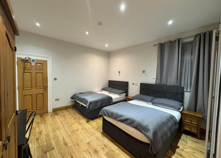 England Hounslow Family room-Ensuite-6 Persons