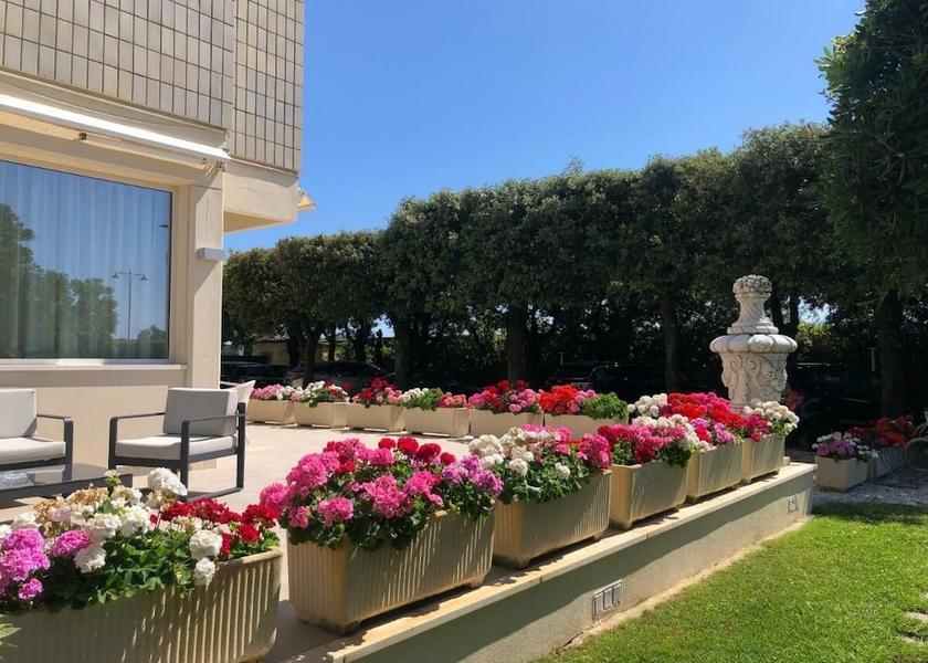 Tuscany Forte dei Marmi Exterior Detail
