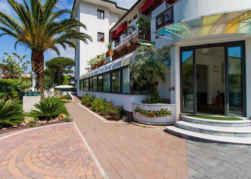 Tuscany Forte dei Marmi Entrance