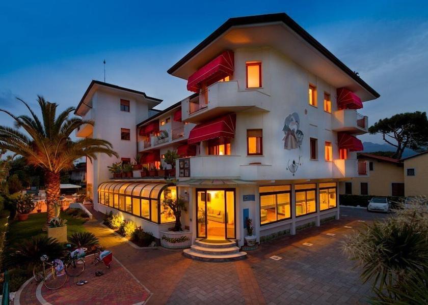 Tuscany Forte dei Marmi Facade