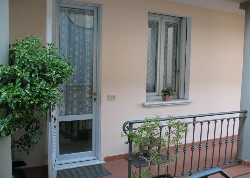 Tuscany Forte dei Marmi Exterior Detail