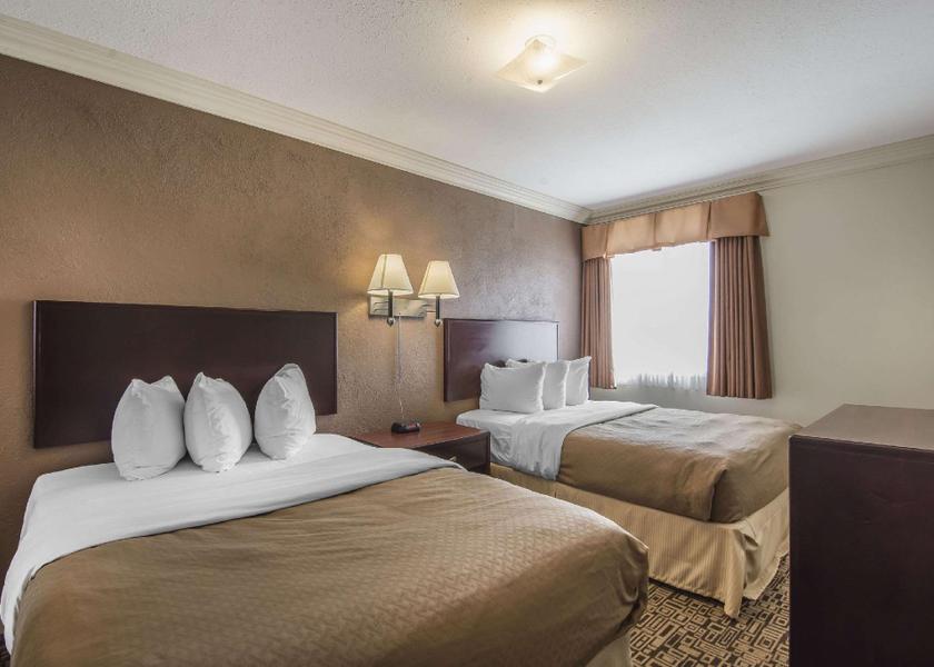 Alberta High Level 2 Queen Beds, Nonsmoking