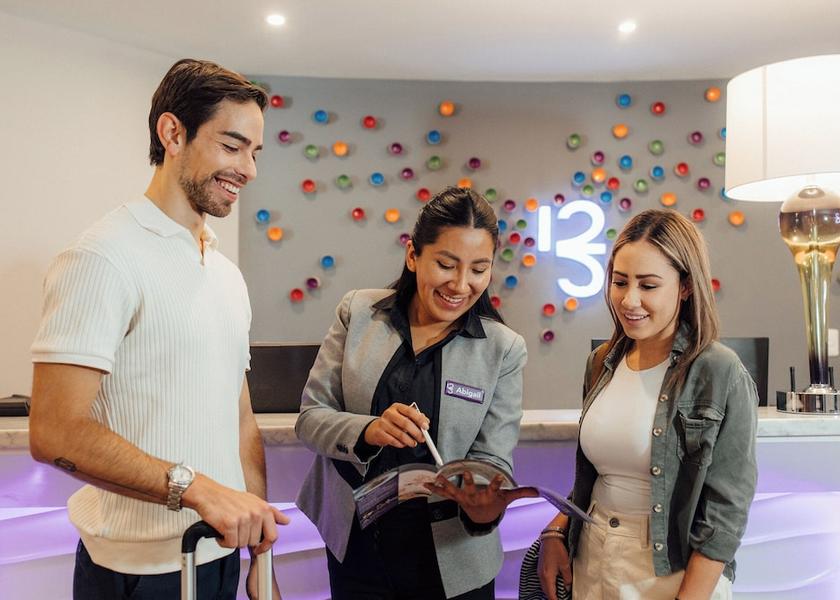 La Paz La Paz Reception