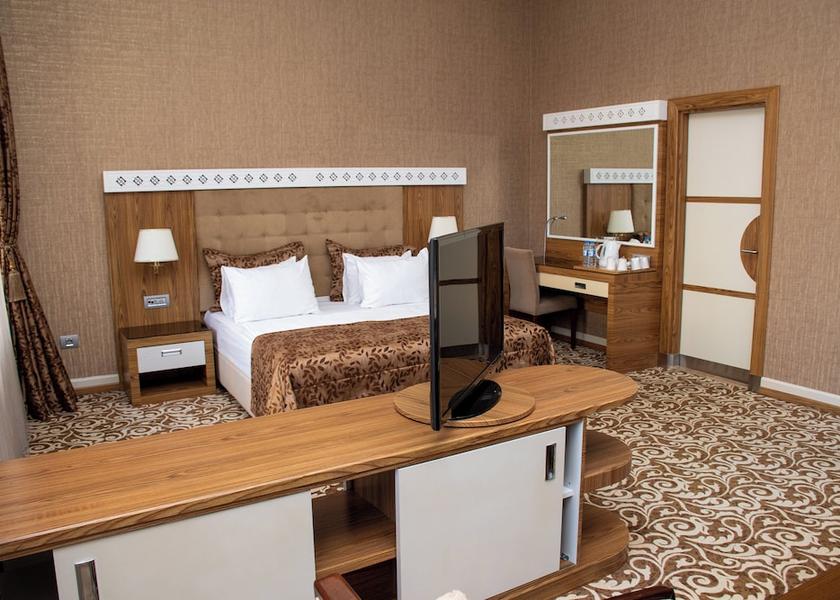  Baku JUNIOR SUITE, QUEEN BED, CITY VIEW, SMOKING