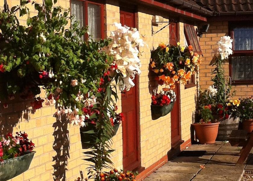 England Driffield Exterior Detail