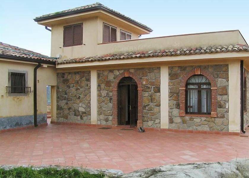 Sicily Graniti Exterior Detail