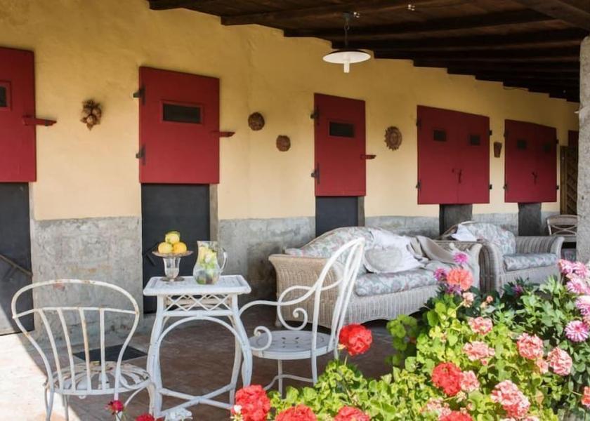 Tuscany Vicchio Porch