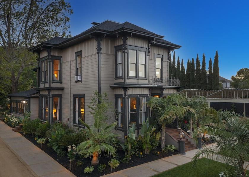 California Geyserville Facade