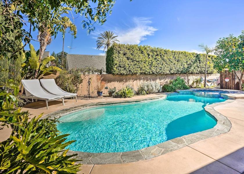California Laguna Hills Interior Entrance
