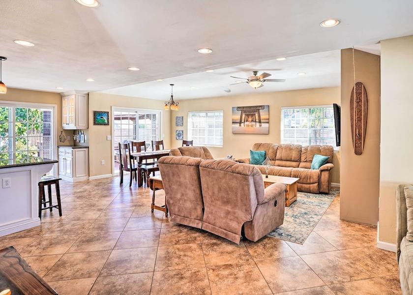 California Laguna Hills Interior Entrance